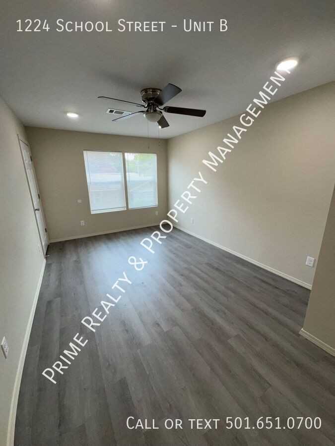 1224 School St #B - Photo 2 of 7