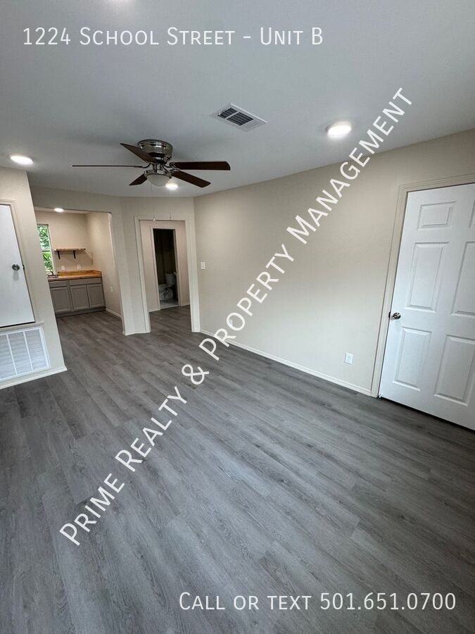 1224 School St #B - Photo 3 of 7