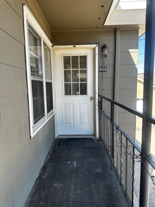 406 S Kimball St - Photo 2 of 11