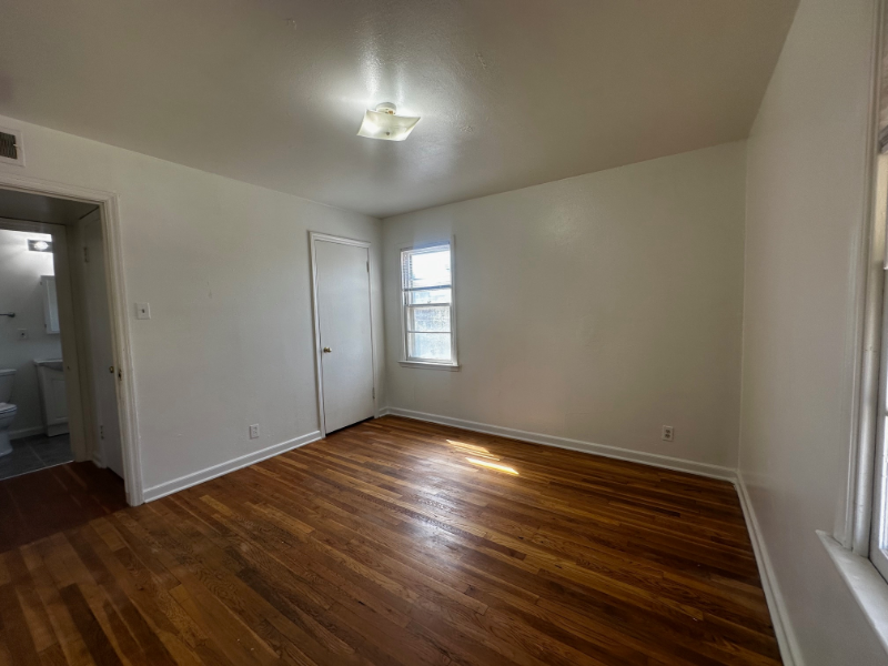 406 S Kimball St - Photo 6 of 11