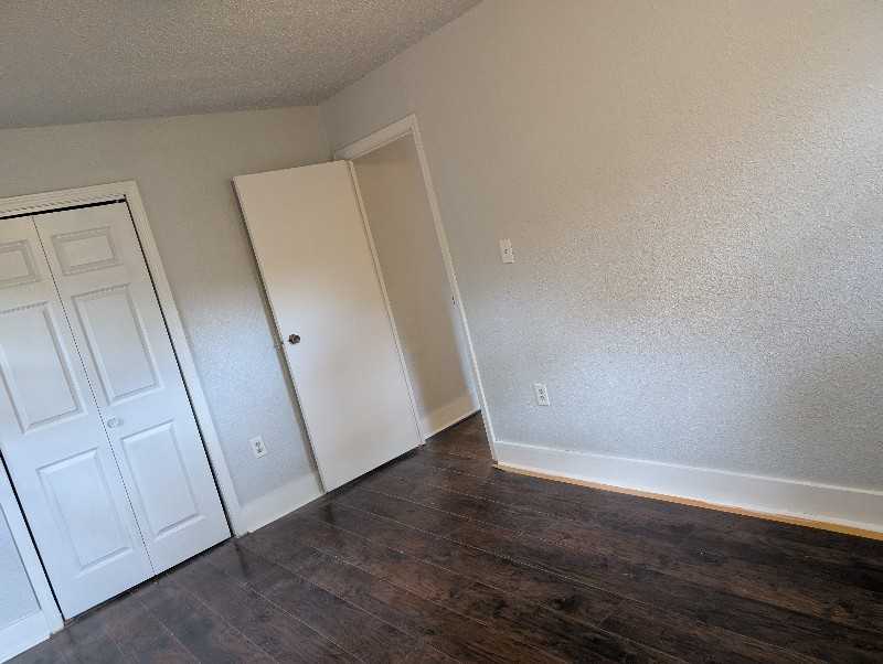 802 Desoto Pl - Photo 3 of 7