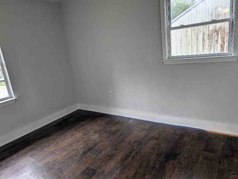 802 Desoto Pl - Photo 4 of 7