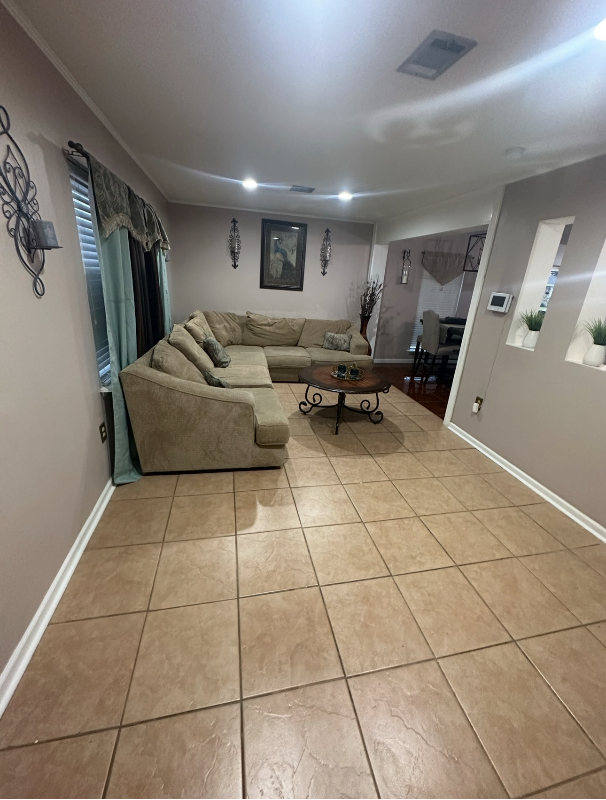 1065 Beechwood Dr - Photo 2 of 4