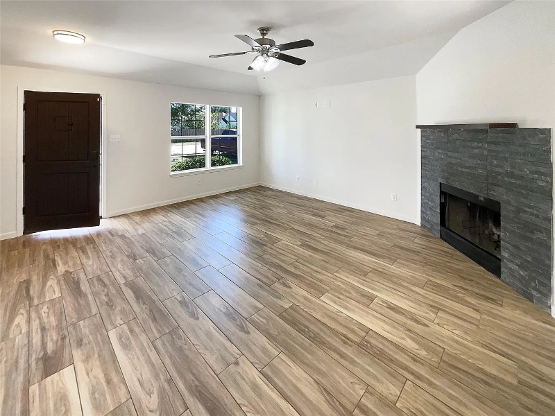 1610 Cottonwood Ct - Photo 2 of 17