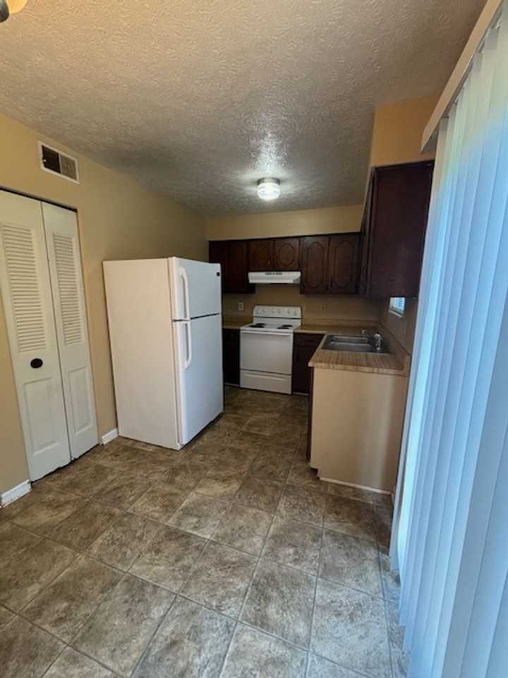 409 Shelby Ave #1 - Photo 5 of 13