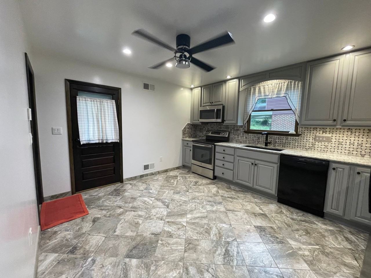 316 Tarragonna St - Photo 3 of 21