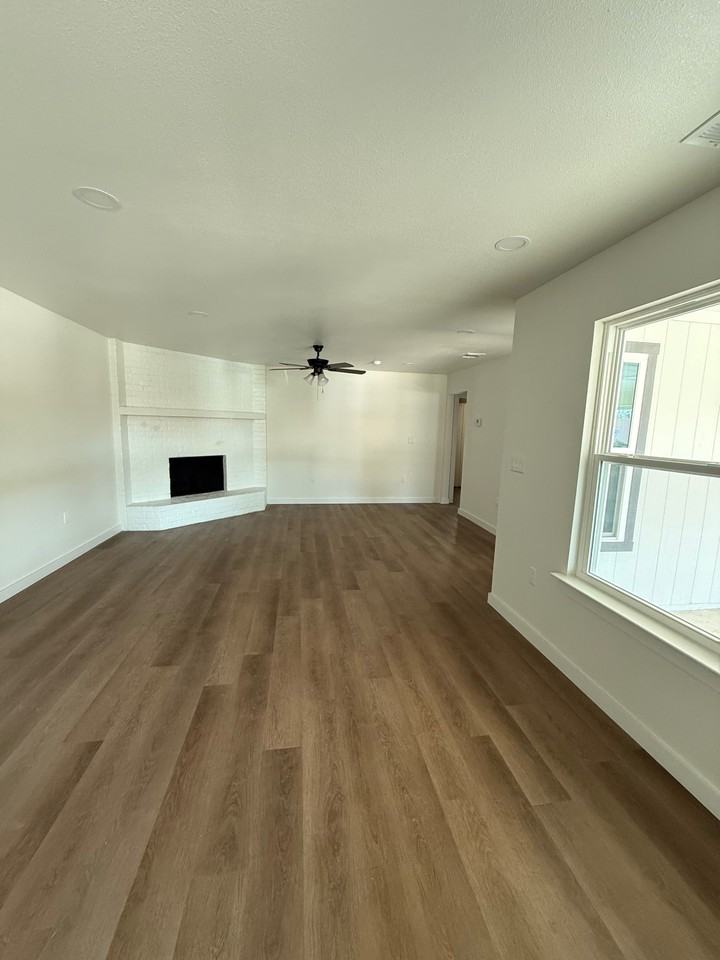 2400 Lindblad Ct #3 - Photo 4 of 6