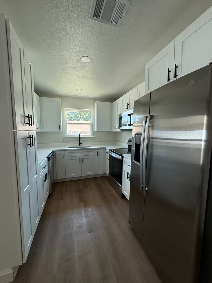 2400 Lindblad Ct #3 - Photo 5 of 6