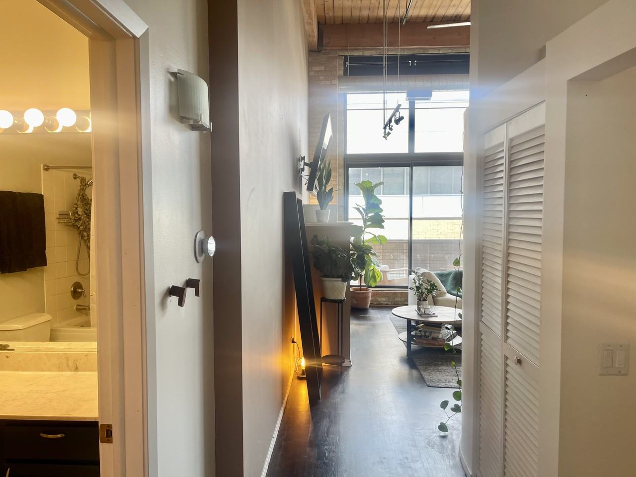 1935 N Fairfield Ave #306 - Photo 2 of 10