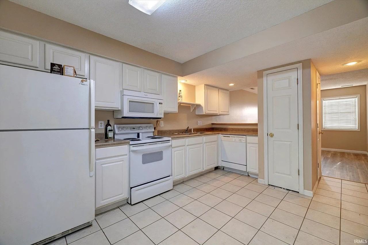 S Oaklawn Cir #3425 - Photo 3 of 15