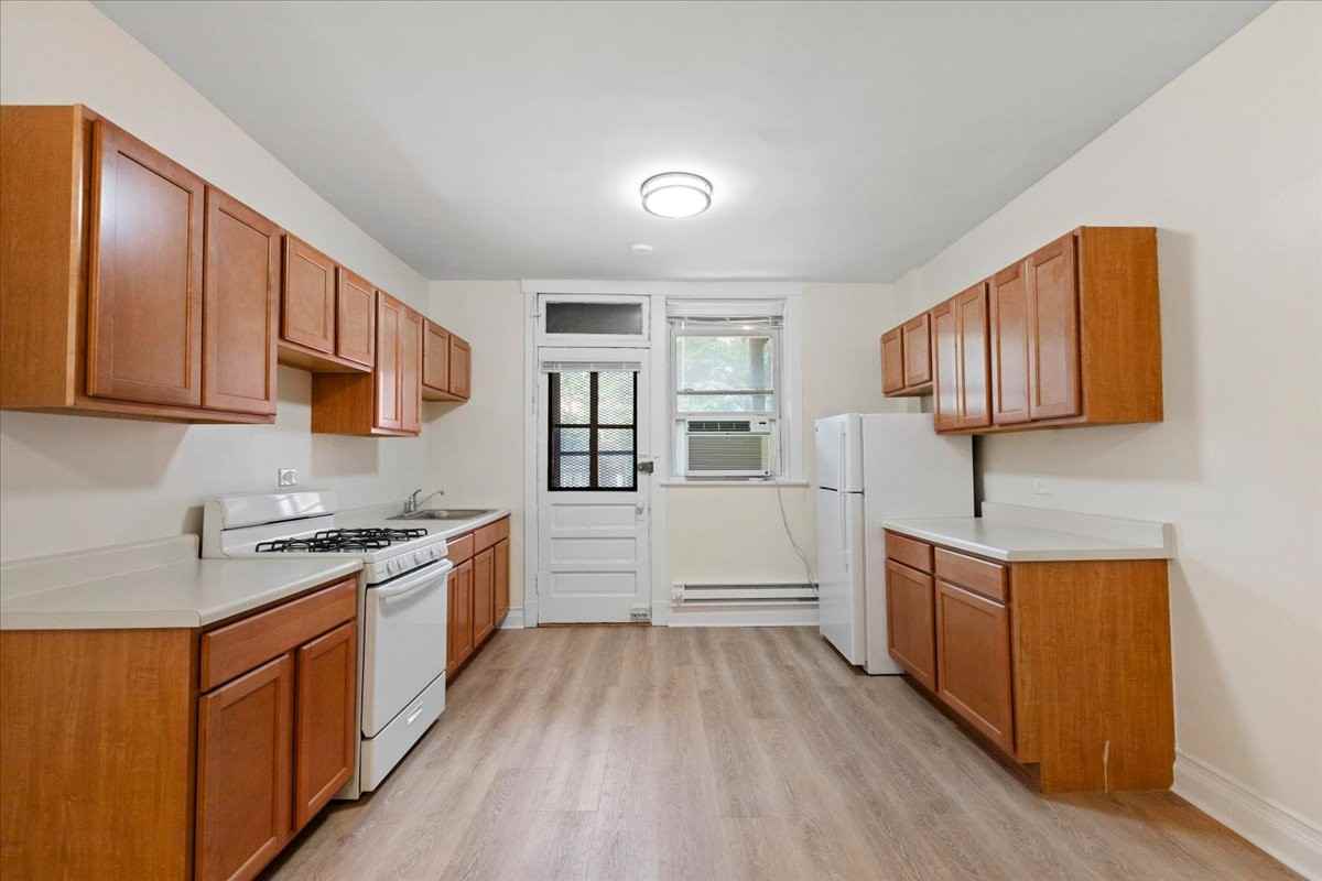 2516 N Lincoln Ave #3 - Photo 6 of 10