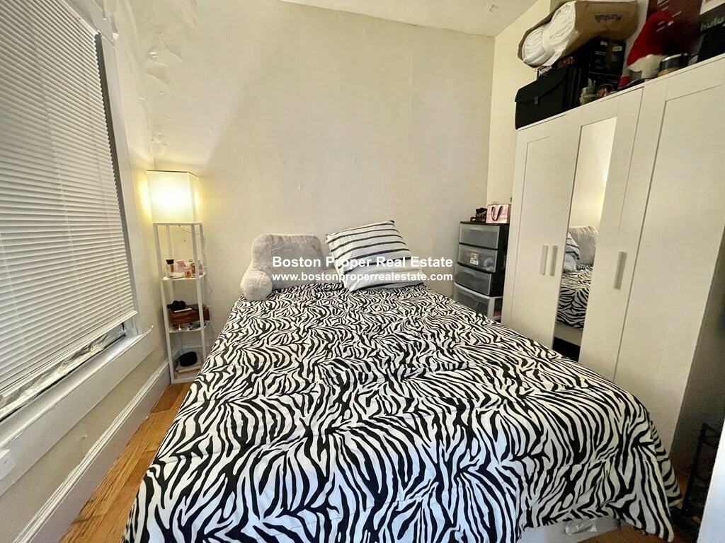 337 Beacon St #9 - Photo 5 of 6