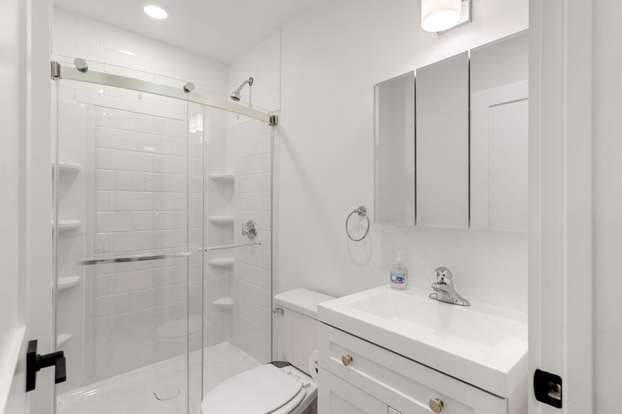 621 E 8th St #2 - Photo 4 of 15