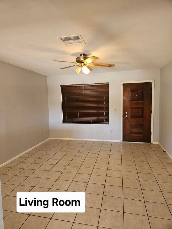 10206 S 43rd St - Photo 2 of 20