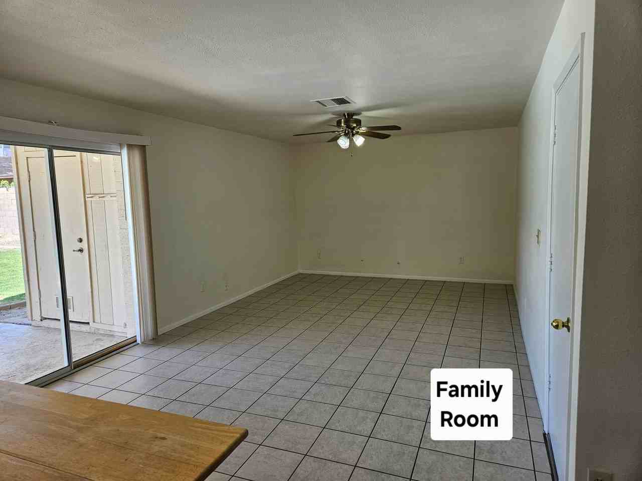 10206 S 43rd St - Photo 3 of 20