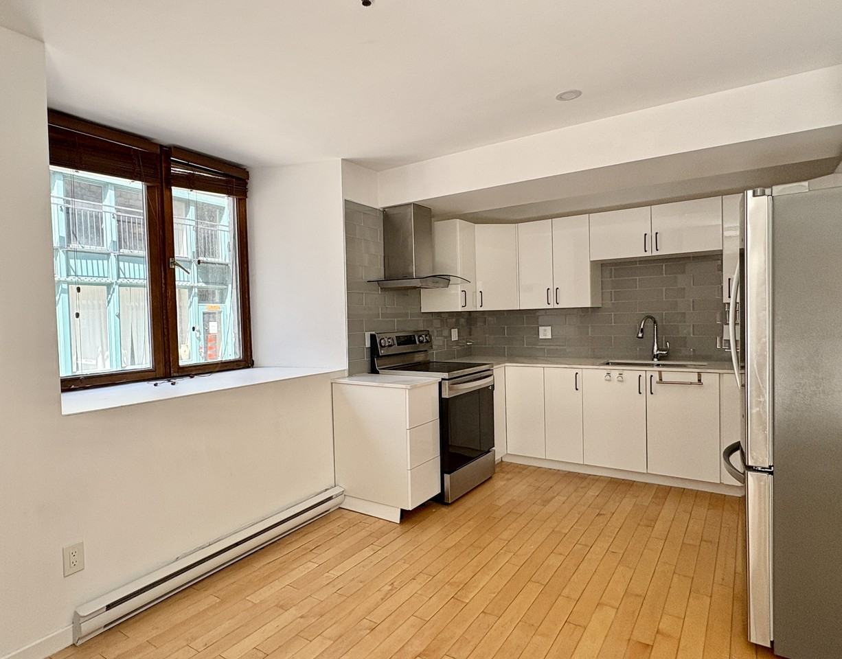 221 Rue de la Commune Ouest #101 - Photo 4 of 12