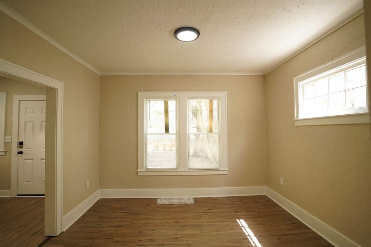 238 Philip St - Photo 3 of 8