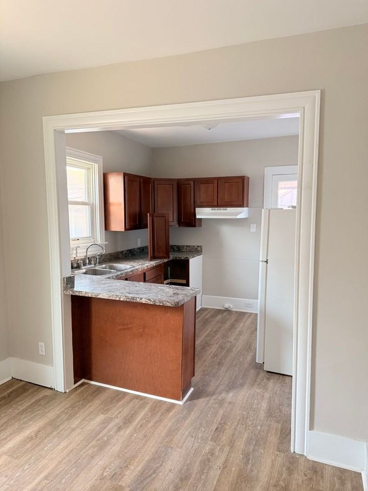 116 1/2 2nd St - Photo 3 of 11