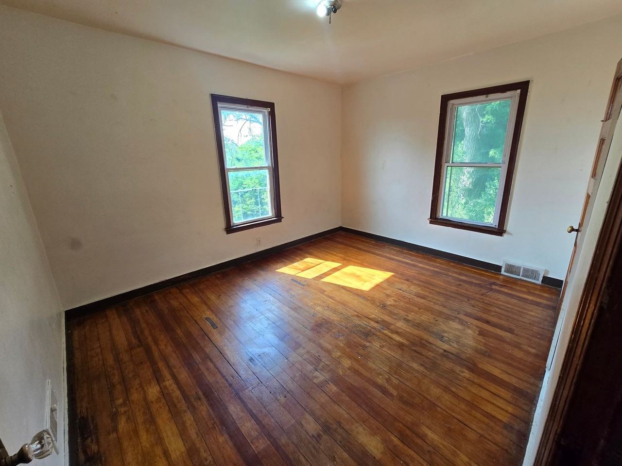 1501 Mcdonald St - Photo 2 of 9