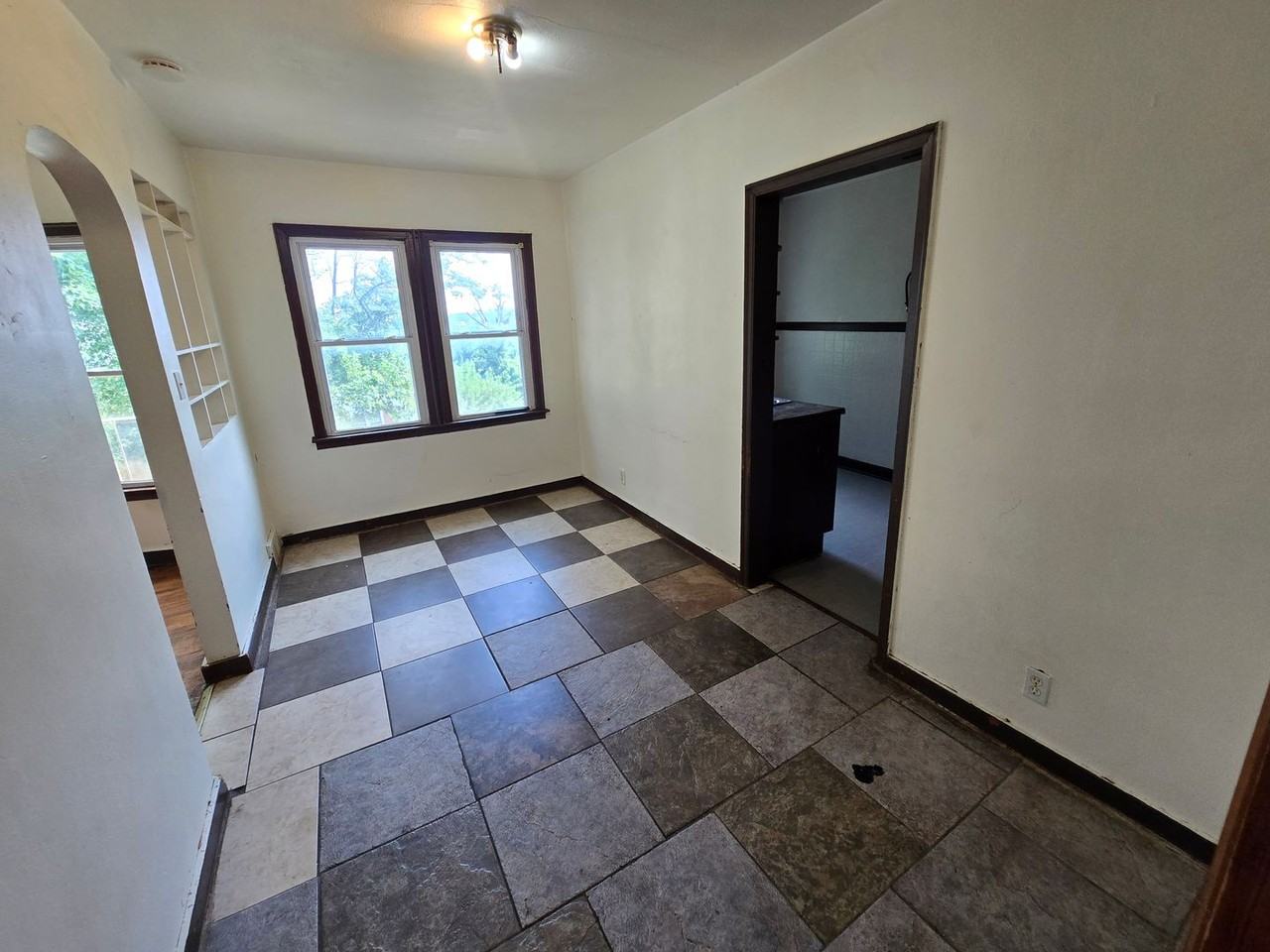 1501 Mcdonald St - Photo 3 of 9