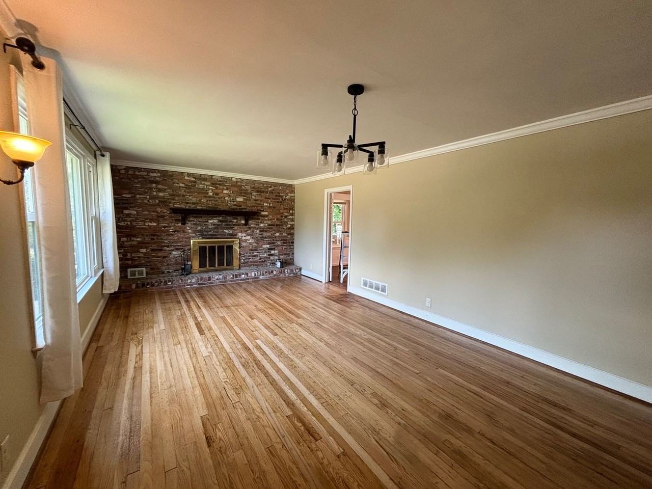 135 Arcadia Springs Cir - Photo 3 of 15