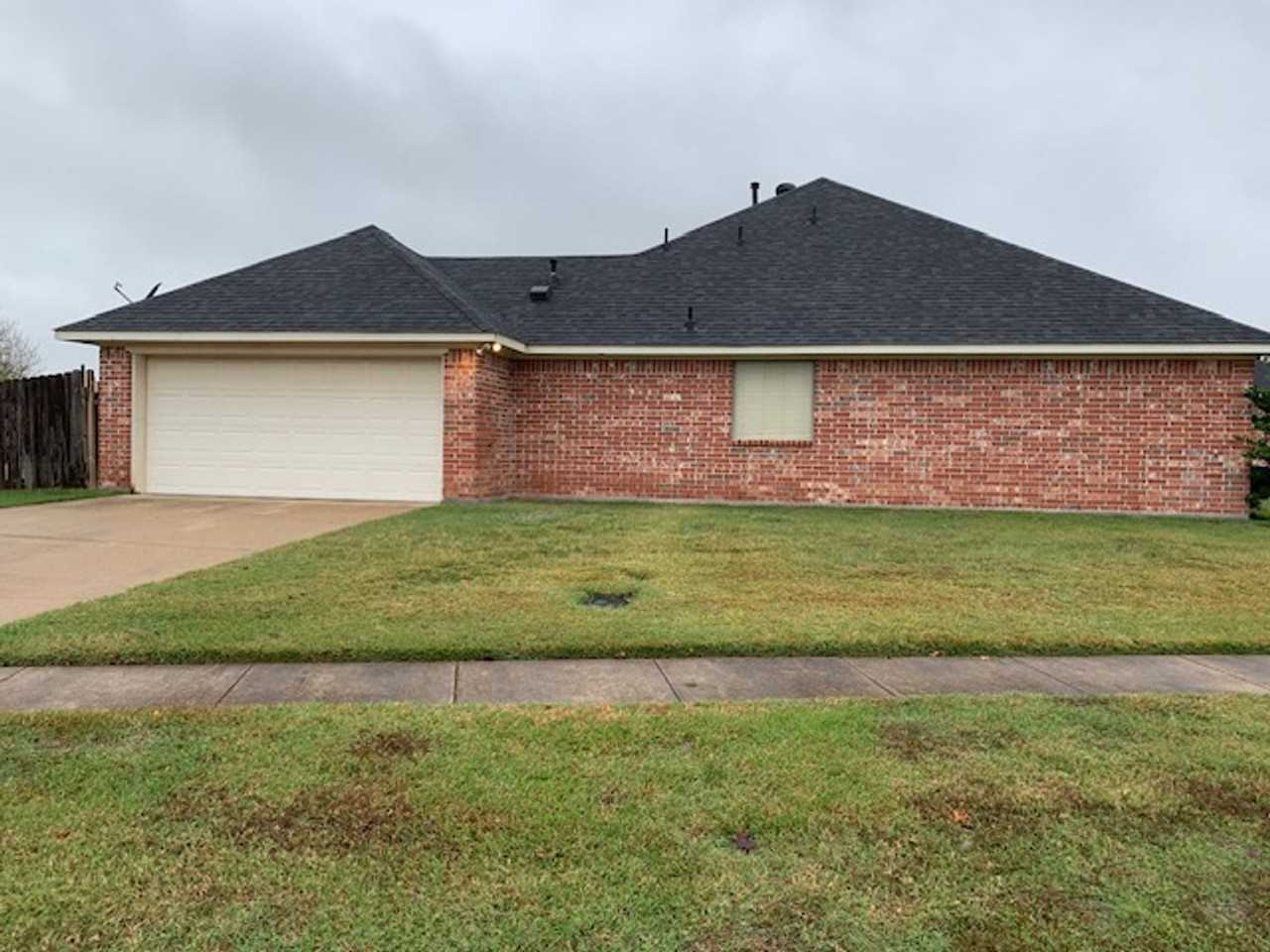 1201 Quincy Dr - Photo 2 of 17