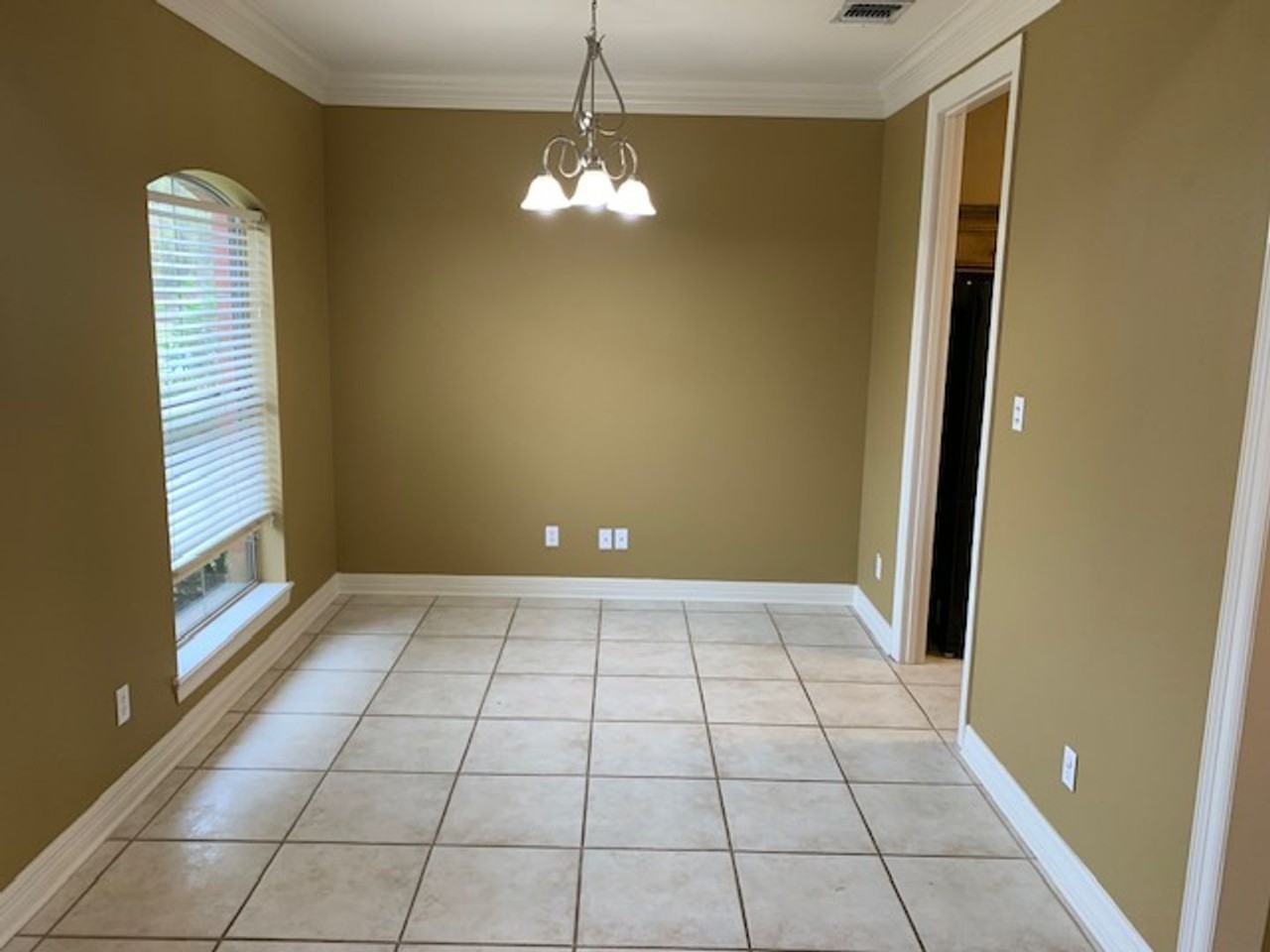 1201 Quincy Dr - Photo 3 of 17