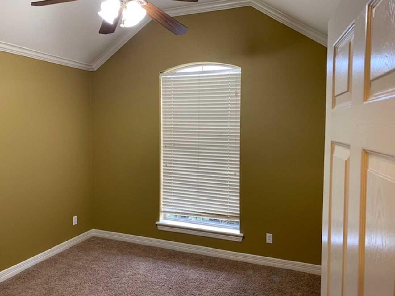 1201 Quincy Dr - Photo 5 of 17