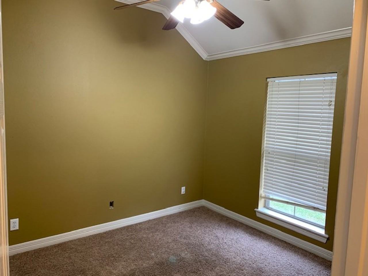 1201 Quincy Dr - Photo 6 of 17