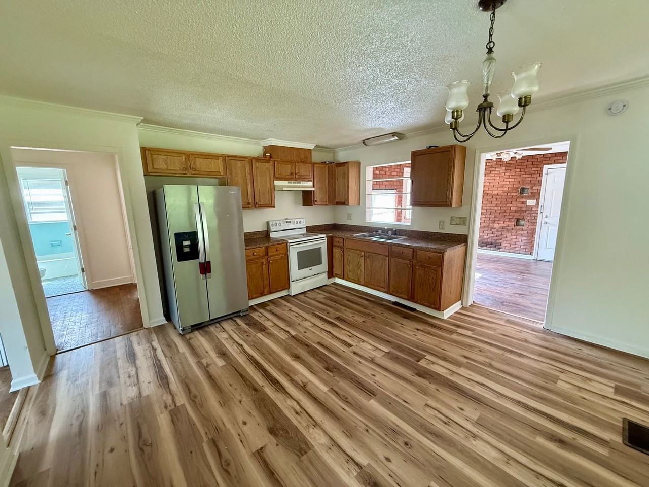 1003 Apple St - Photo 3 of 22