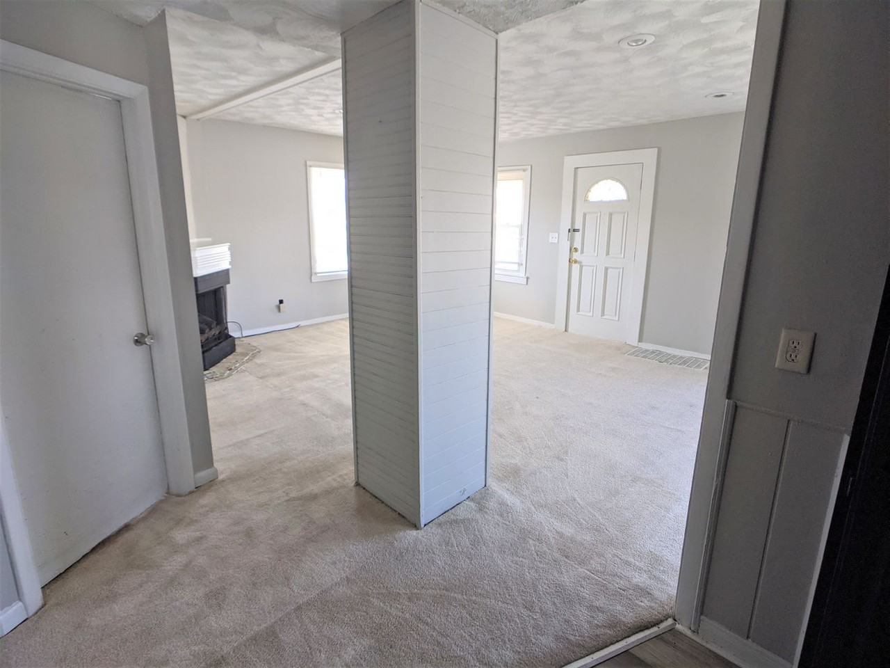 517 E Troy Ave - Photo 3 of 19