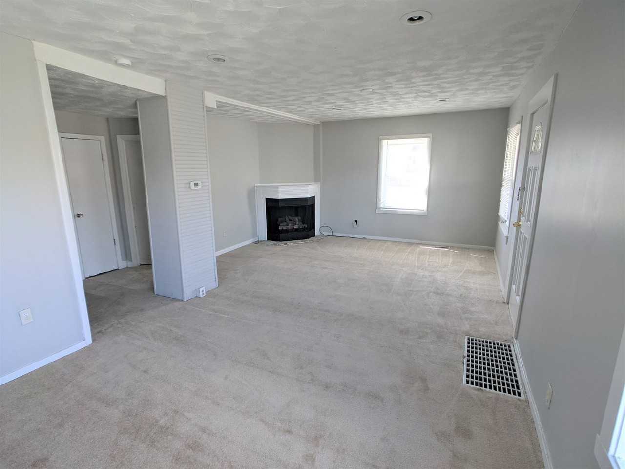 517 E Troy Ave - Photo 4 of 19