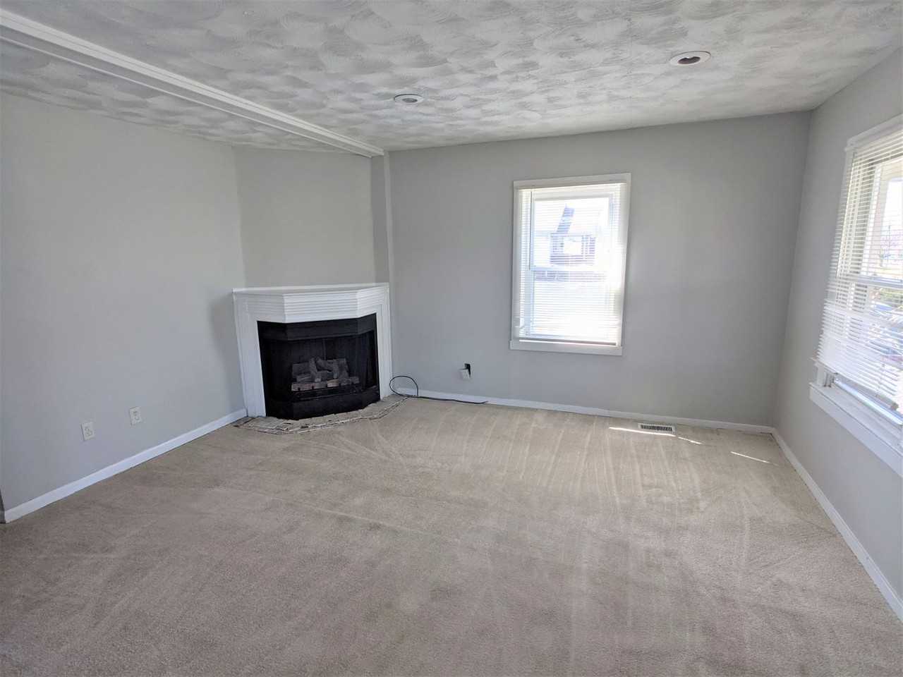 517 E Troy Ave - Photo 6 of 19