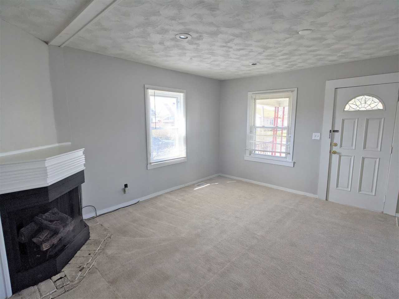 517 E Troy Ave - Photo 7 of 19