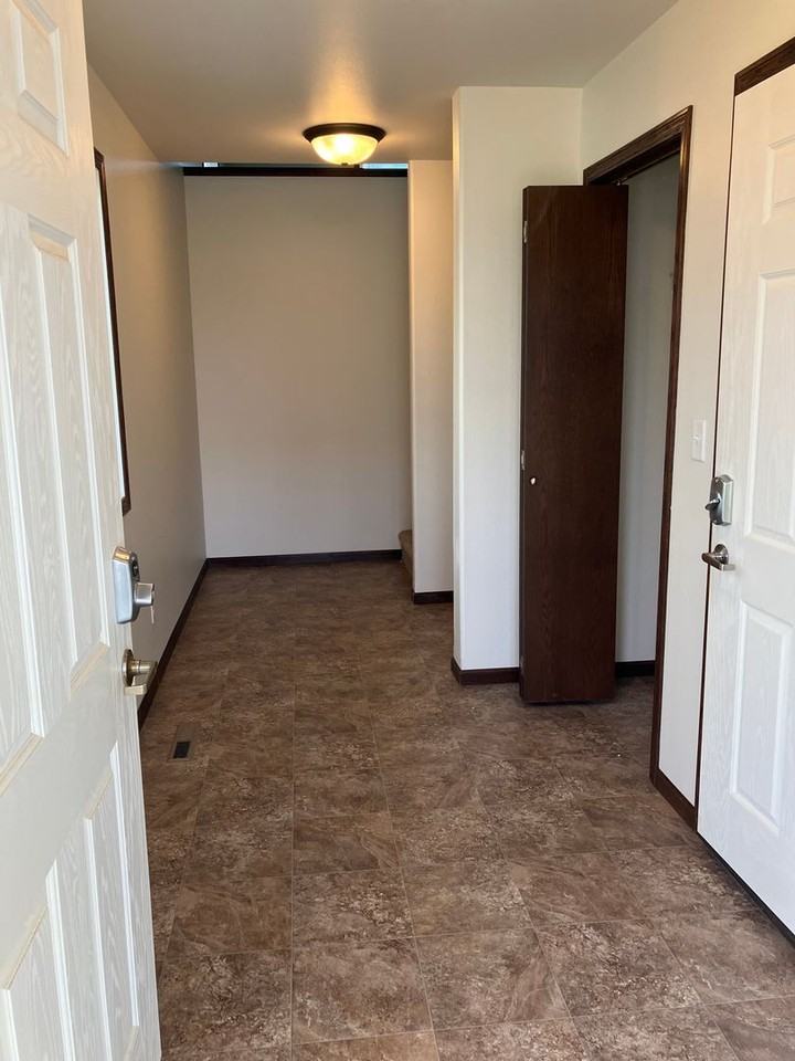 962 31st Ave W - Photo 5 of 25