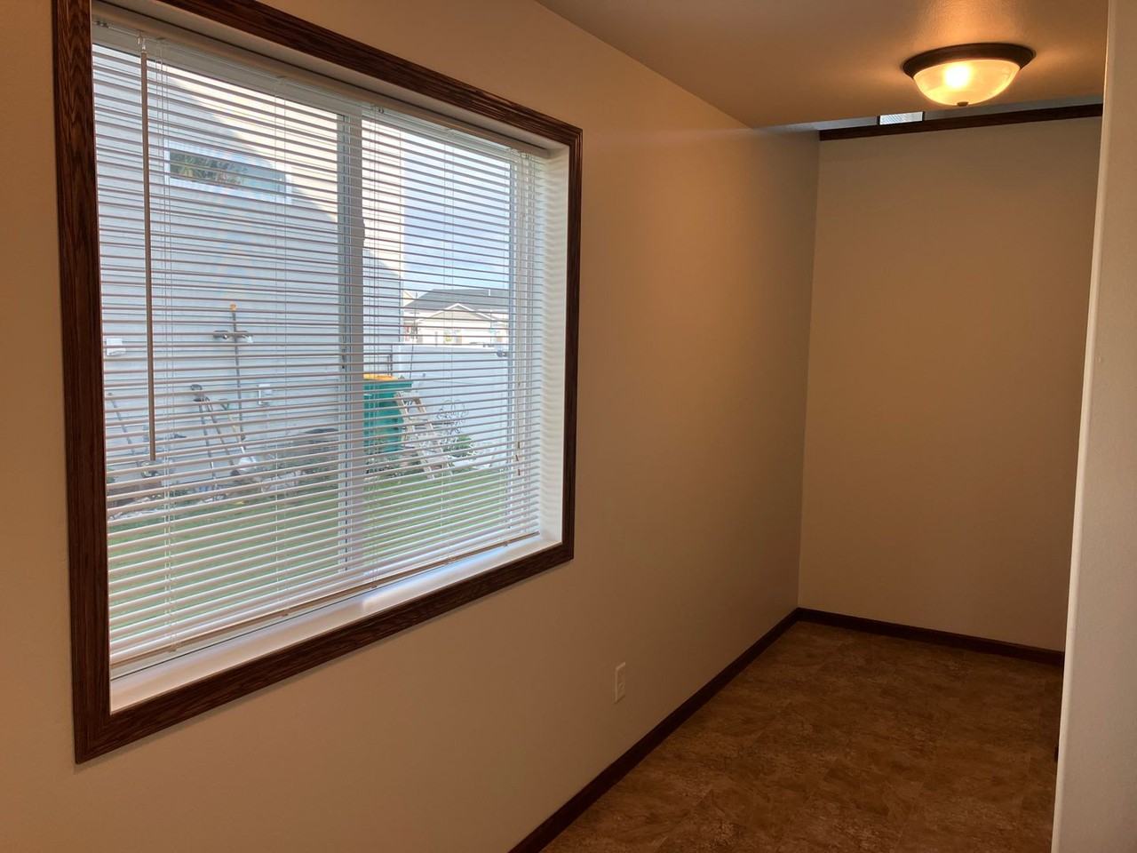 962 31st Ave W - Photo 6 of 25