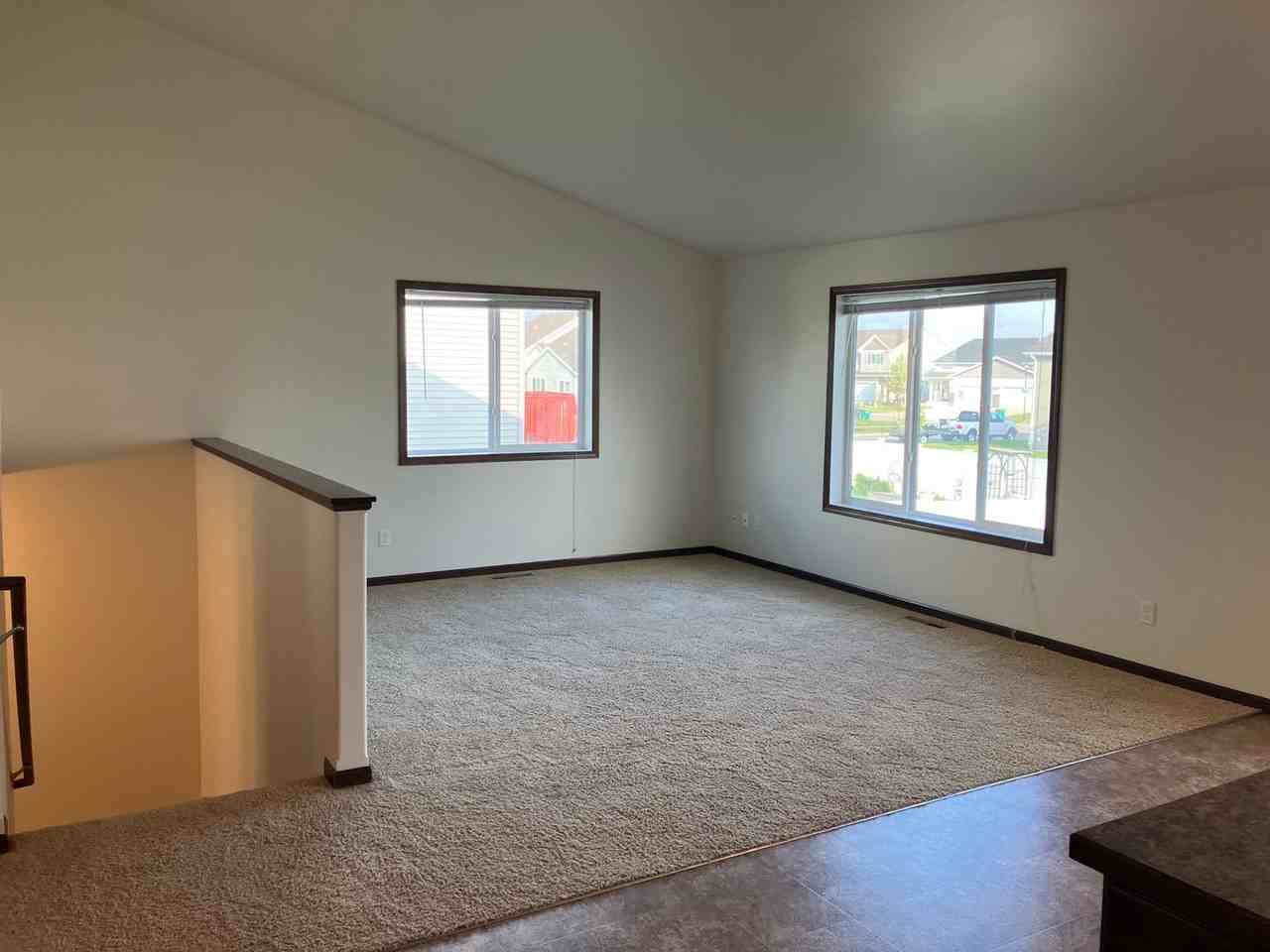 962 31st Ave W - Photo 7 of 25