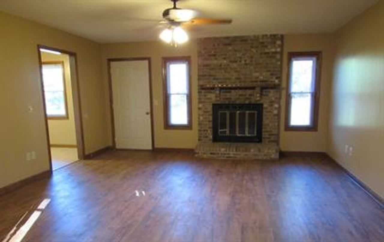 138 Valley View Dr - Photo 2 of 9