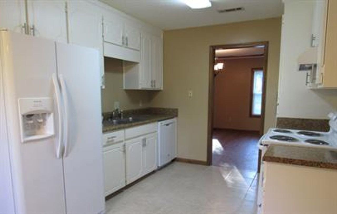 138 Valley View Dr - Photo 3 of 9