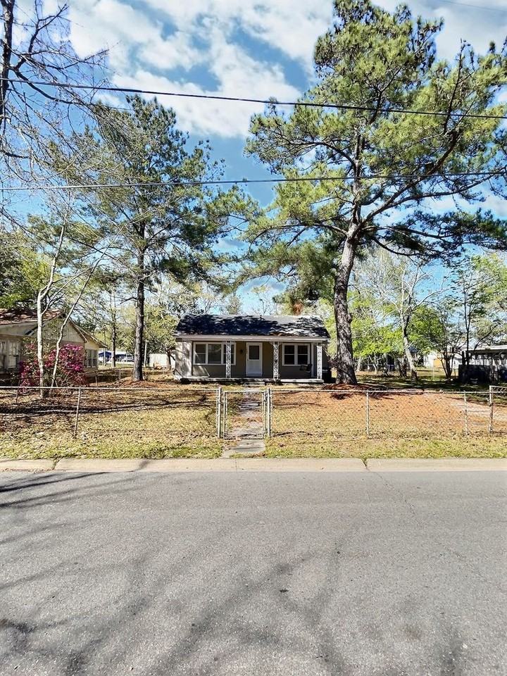 1505 Bowen Ave - Photo 2 of 15