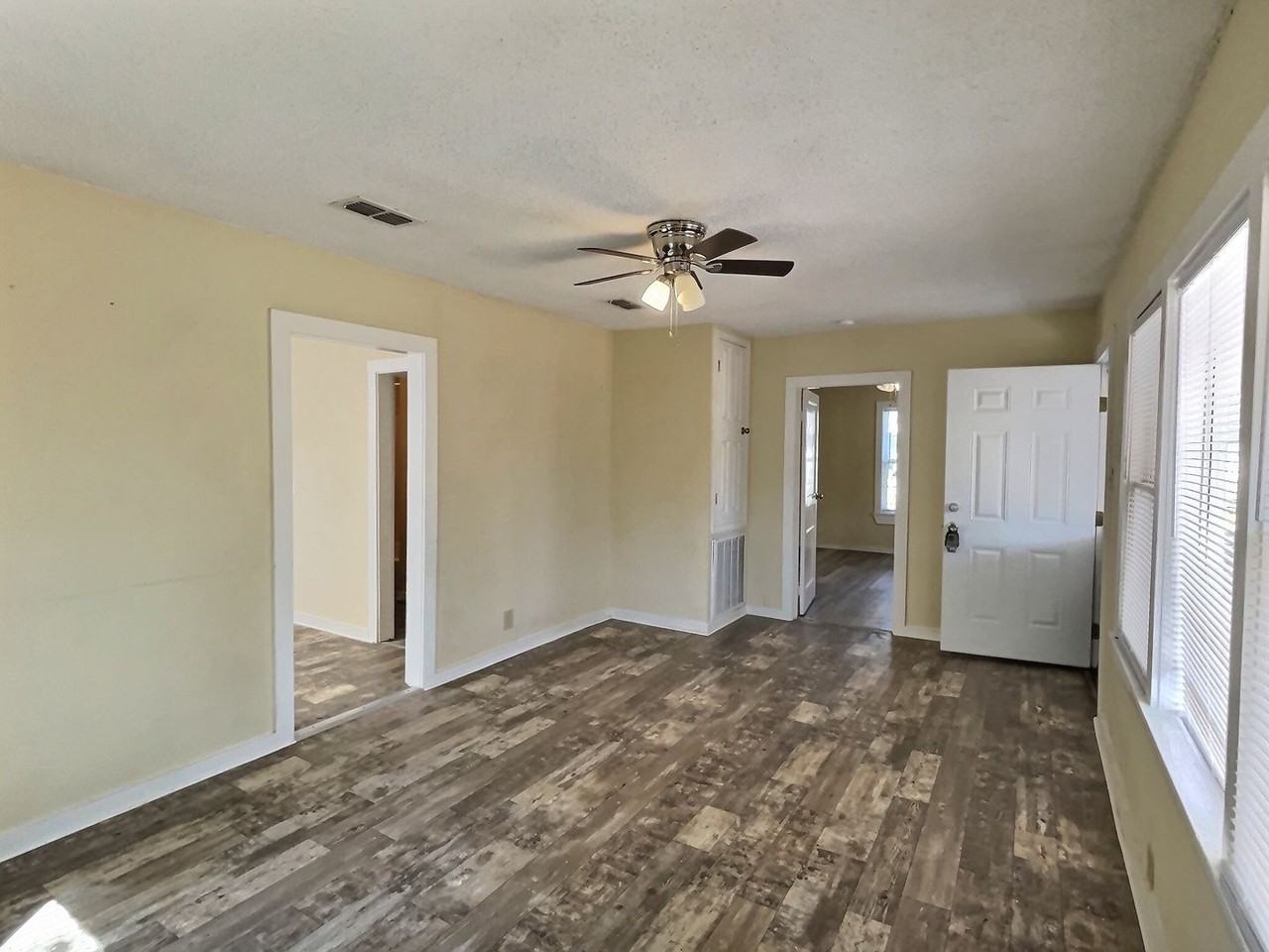 1505 Bowen Ave - Photo 3 of 15