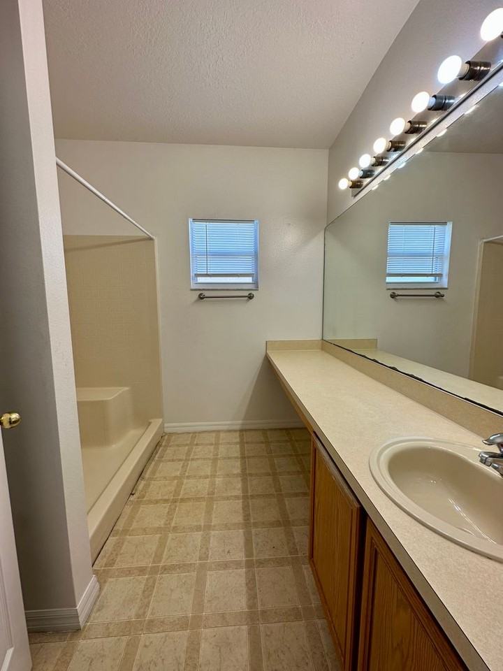 139 Dorchester Court - Photo 5 of 13