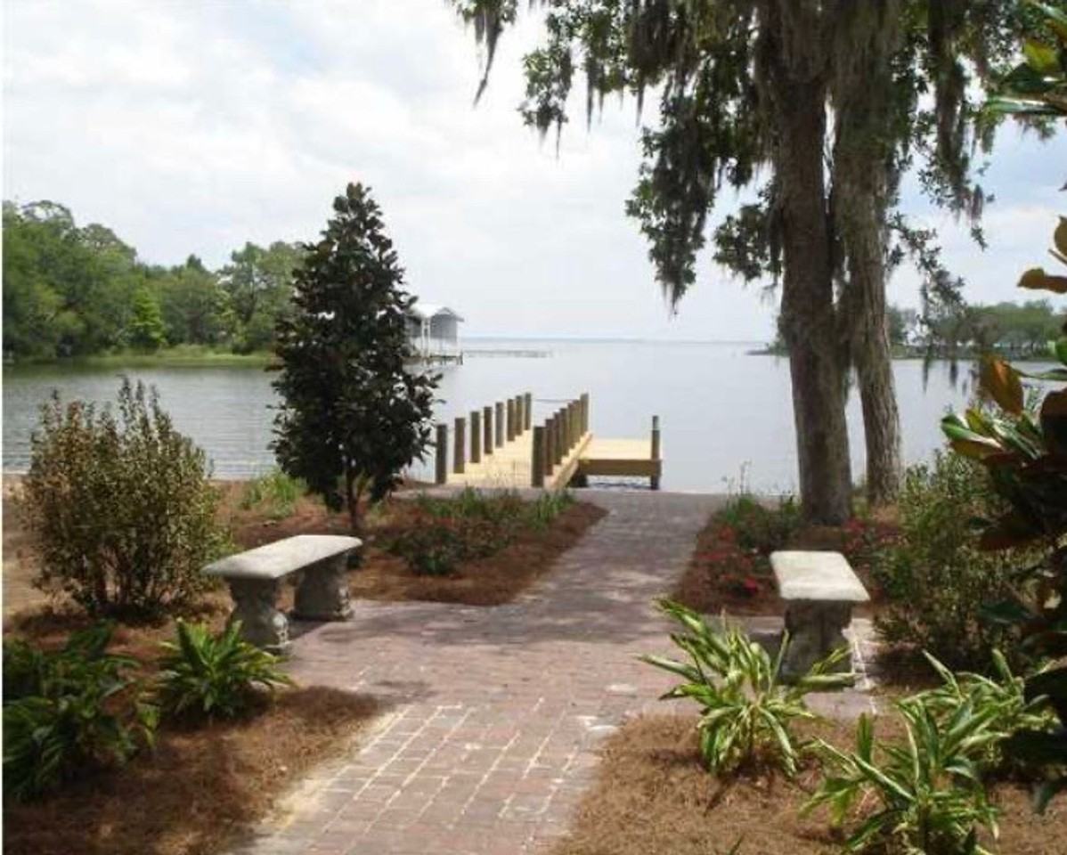 31 Beacon Point Dr - Photo 3 of 17