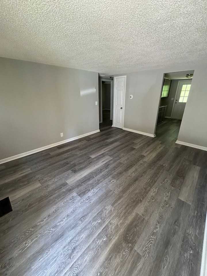 105A Tillman Dr - Photo 2 of 6