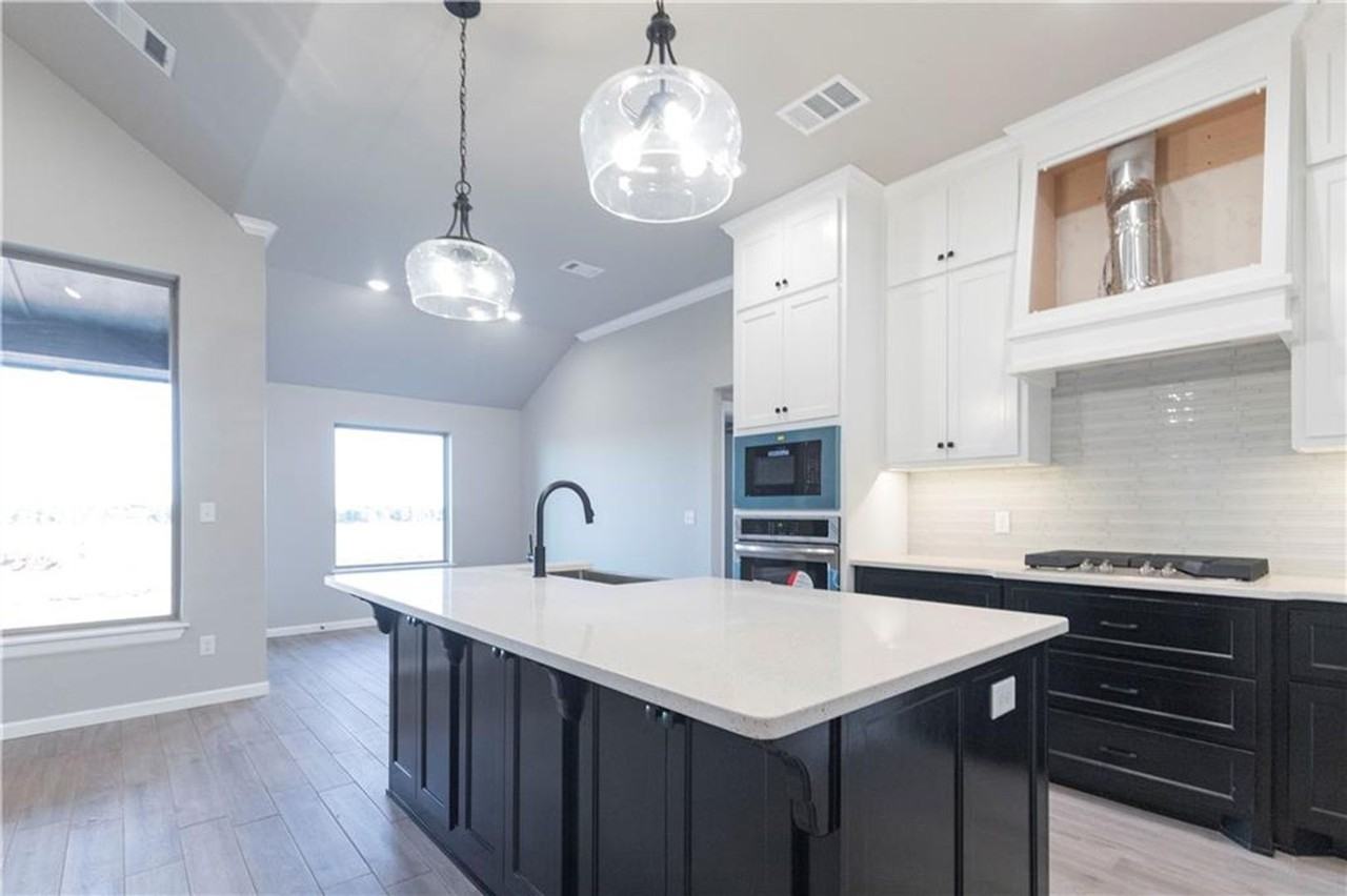 8325 Nw 163rd St - Photo 3 of 26