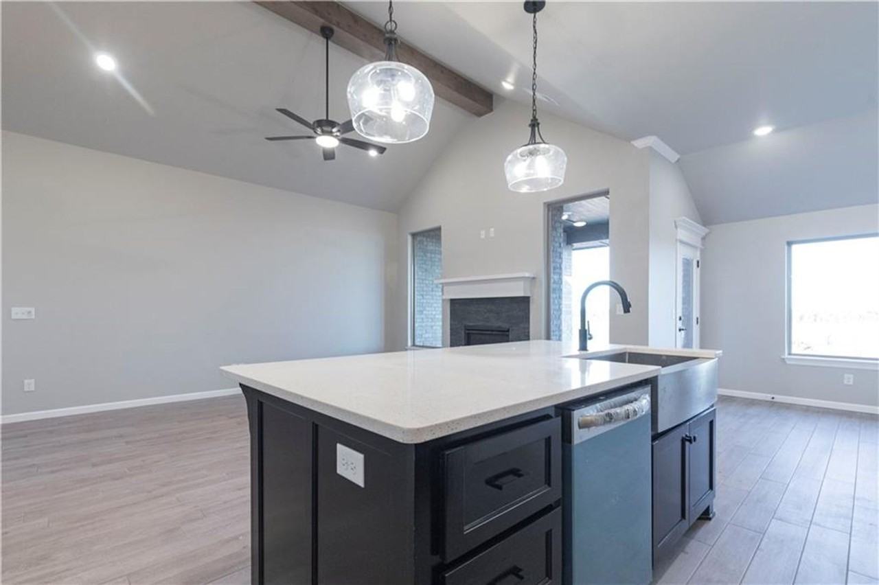 8325 Nw 163rd St - Photo 4 of 26