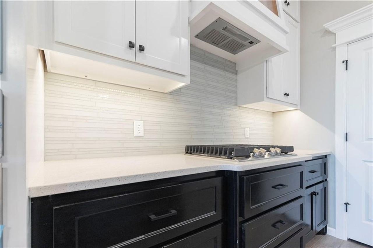 8325 Nw 163rd St - Photo 5 of 26