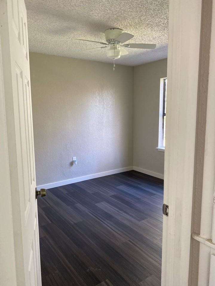 4665 N Main St - Photo 5 of 12