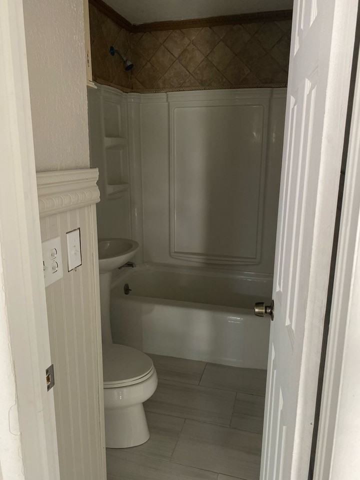 4665 N Main St - Photo 6 of 12