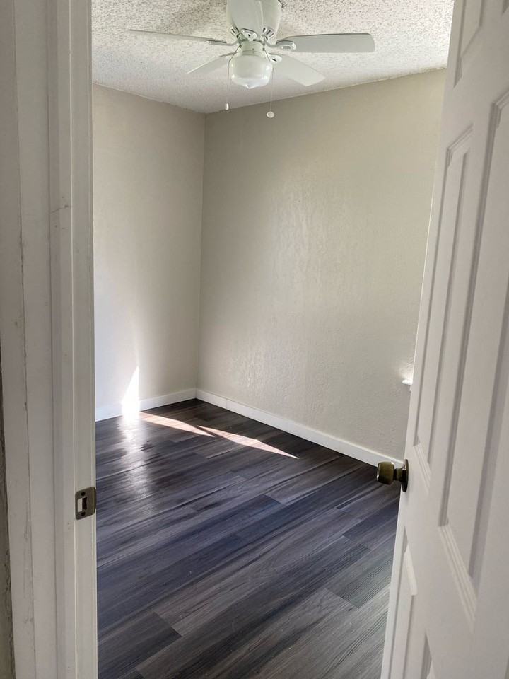 4665 N Main St - Photo 7 of 12